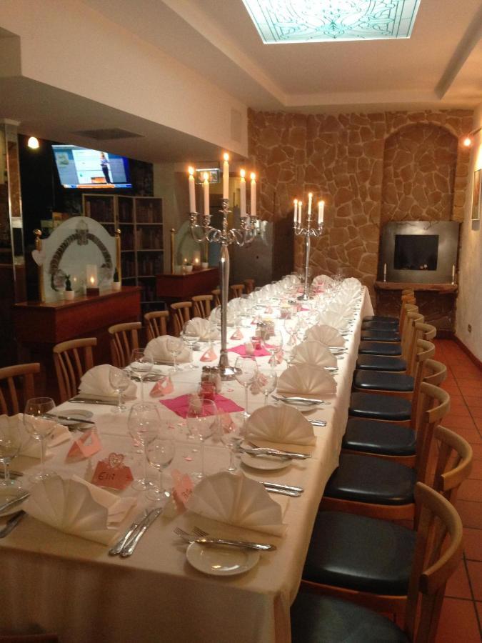 Marktplatzhotel - Restaurant Tafelspitz Weinheim Esterno foto