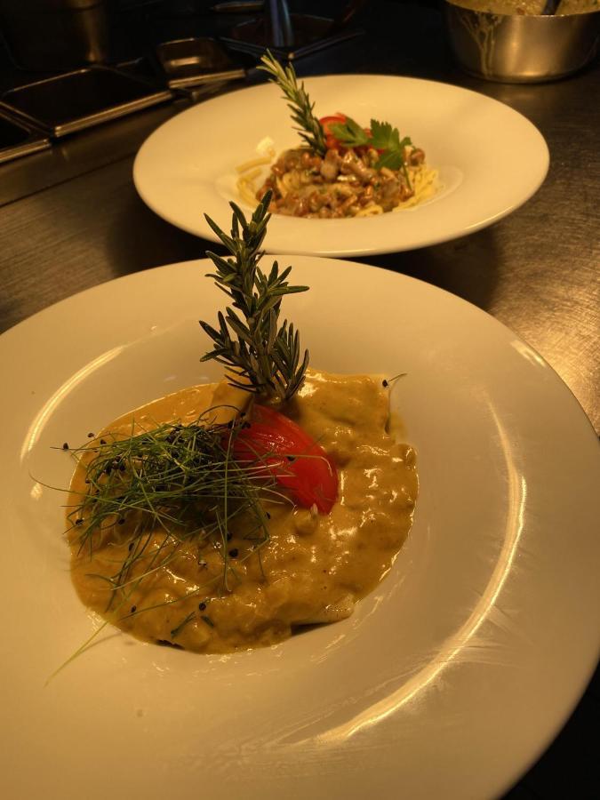 Marktplatzhotel - Restaurant Tafelspitz Weinheim Esterno foto